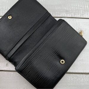 AUTHENTIC Louis Vuitton Epi Porte Monnaie Tresor Leather Bifold Wallet. Black.
